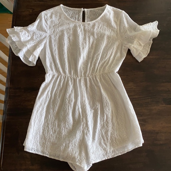 SHEIN layered ruffled romper. - Picture 3 of 9